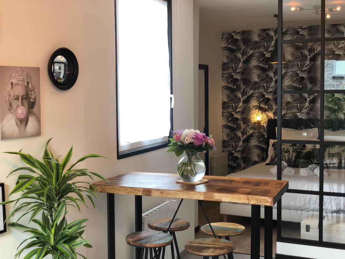 Appartement Centre-Ville Avec Terrasse Indus วานส์ ภายนอก รูปภาพ